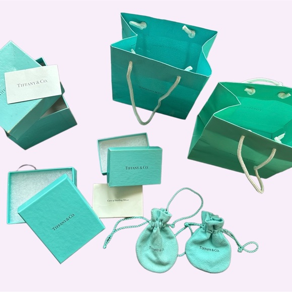 Tiffany & co bundle gift/ shopping bags/ accessories - Picture 2 of 3